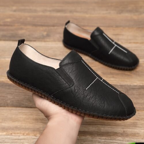 MOCASSINS EN CUIR BEIGE ET  NOIR INTEMPORELS 2025