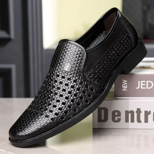 MOCASSINS EN CUIR PERFORÉ