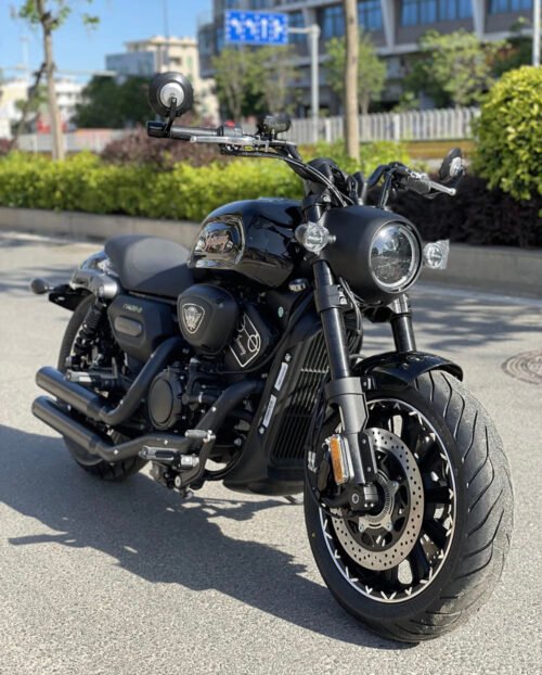 H8dde16a81b554f84991745ad5eef54c1w La moto parfaite V400CC est là